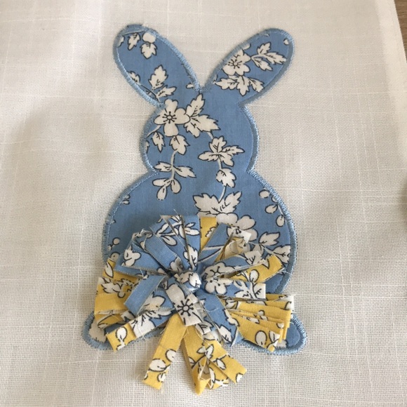 Homewear Easter bunny placemat. - Picture 2 of 5